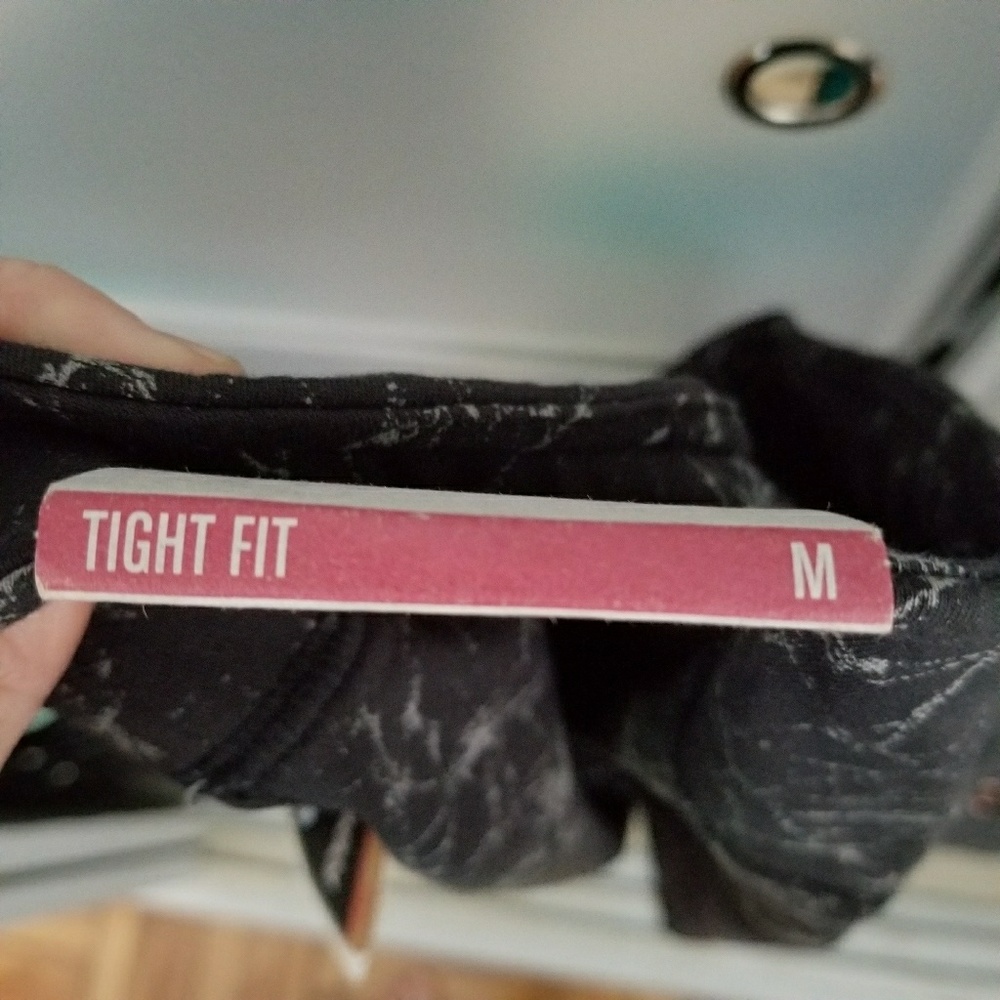 NWT Reebok workout Capris - Picture 2 of 2